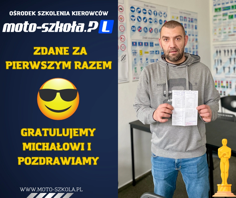 Kursant ze zdanym egzaminem prawa jazdy