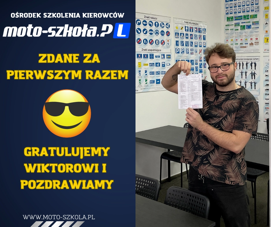 Kursant ze zdanym egzaminem prawa jazdy