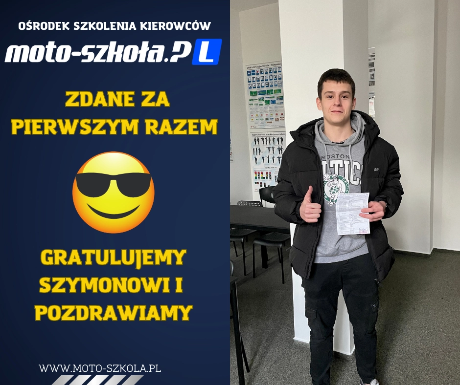 Kursant ze zdanym egzaminem prawa jazdy